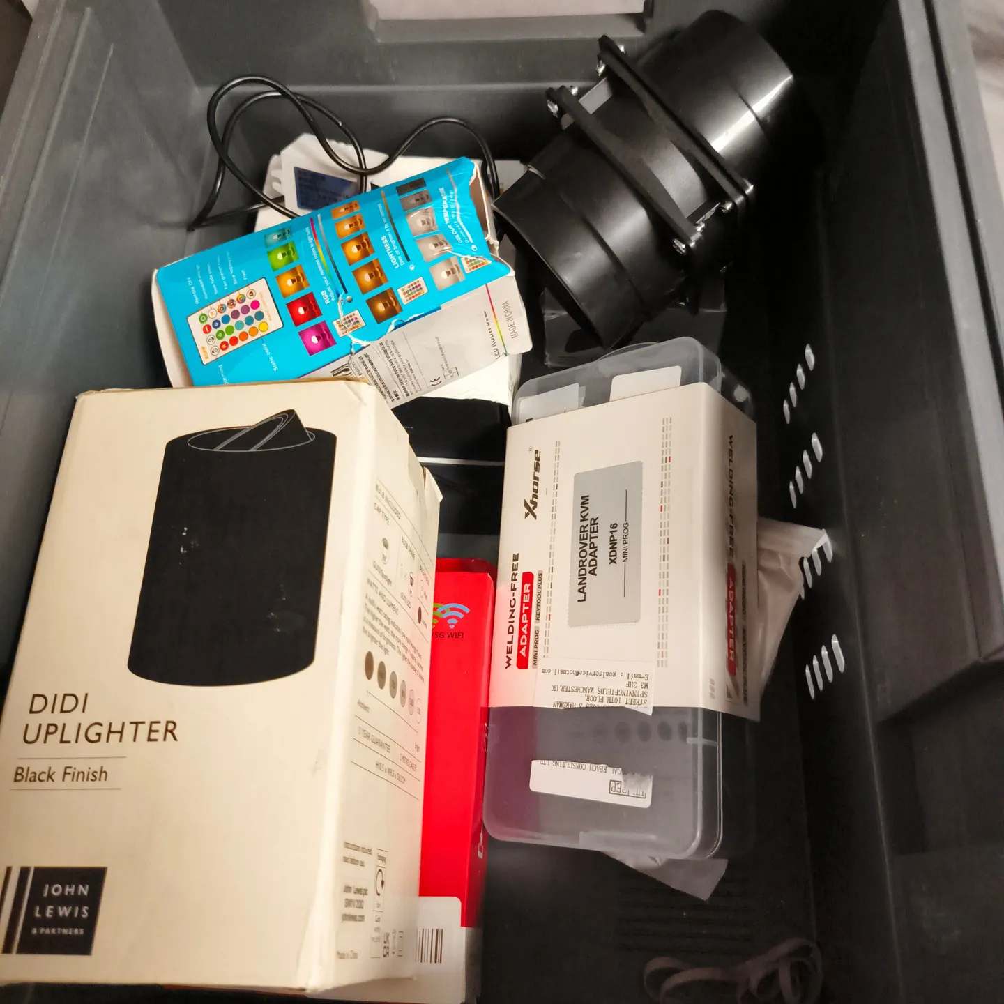 BOX OF APPROXIMATELY 7 ASSORTED ELECTRIC ITEMS INCLUDING DIDI UPLIGHTER , XHORSE ADAPTER AND LED STRIP LIGHTS