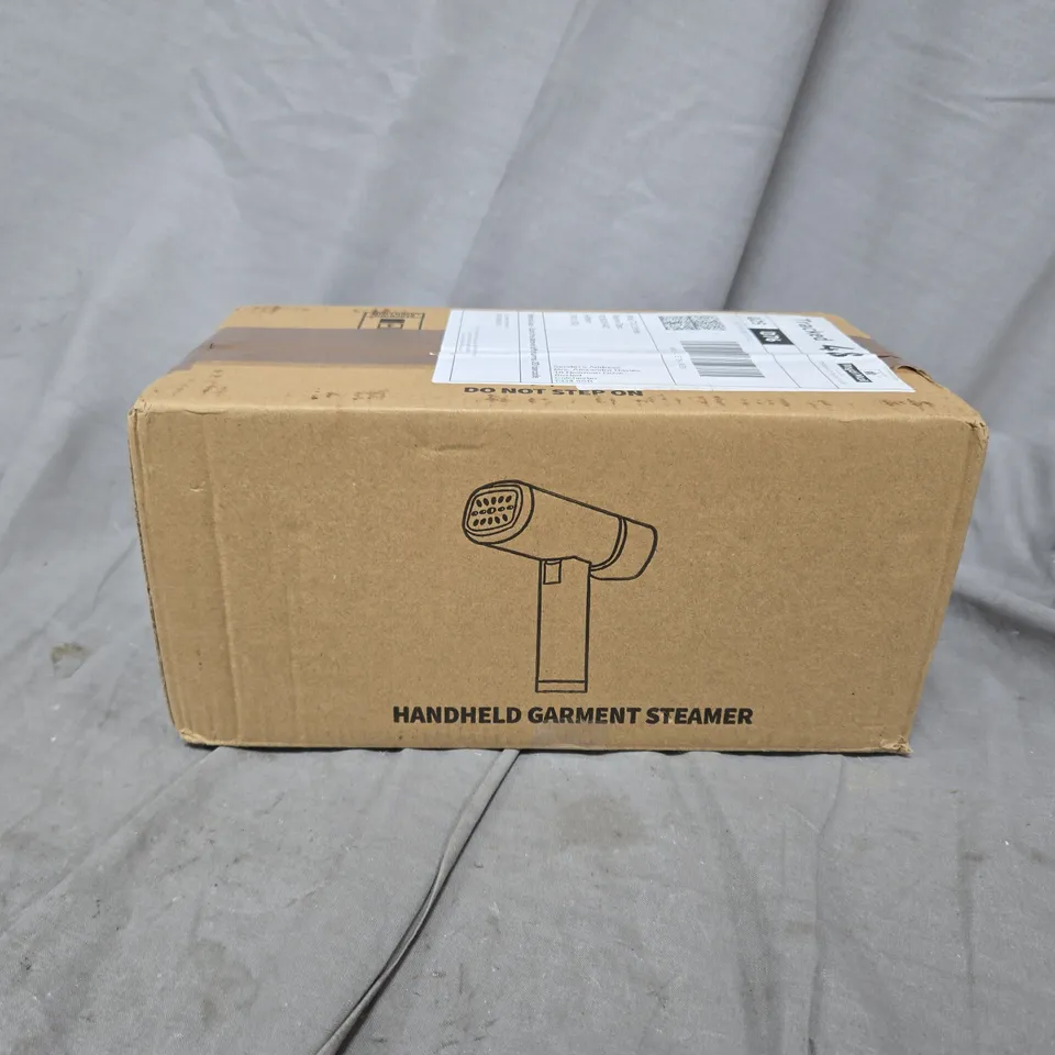 BOXED HANDHELD GARMENT STEAMER