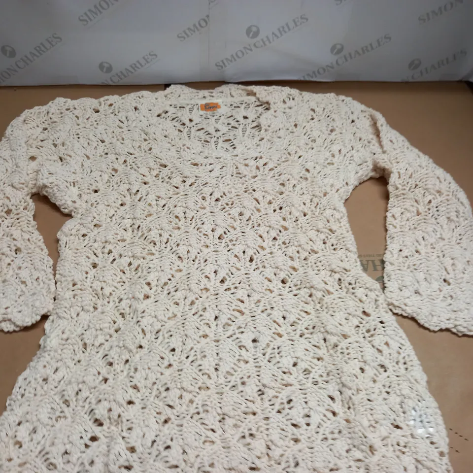 LOT OF APPROXIMATELY 20 CAPPIO CROCHET PULL V-NECK JUMPERS - SIZE UNSPECIFED