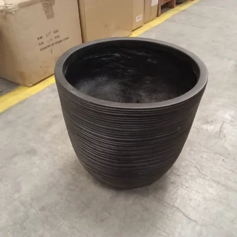 MEDIUM RODBOROUGH PLANTER