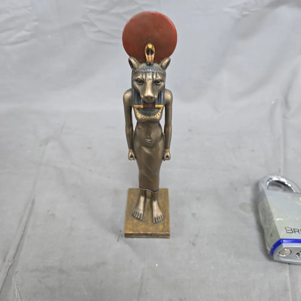 BOX OF APPROXIMATELY 20 HOUSEHOLD ITEMS INCLUDING: COOLING DOG TOY, BRISANT LOCK WITH 2 KEYS AND EGYPTIAN STYLE FIGURE