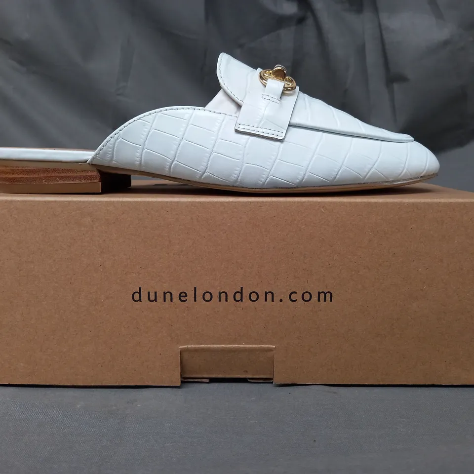 BOXED PAIR OF DUNE LONDON 803 GLOWIN SLIM SOLE SHOES IN WHITE CROC SIZE 5