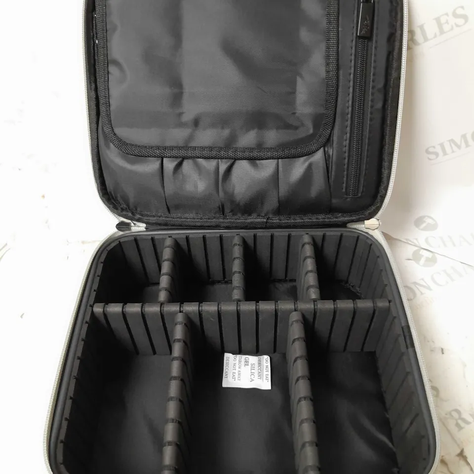TILIS MAKEUP STORAGE BAG - GREY