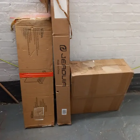 CAGE OF ASSORTED ITEMS TO INCLUDE PARASOL, GREY HEATED BLANKETS, VARIOUS LIQUIDS AND STORAGE CRATES AND 2022 FAMILY PLANNERS - COLLECTION ONLY