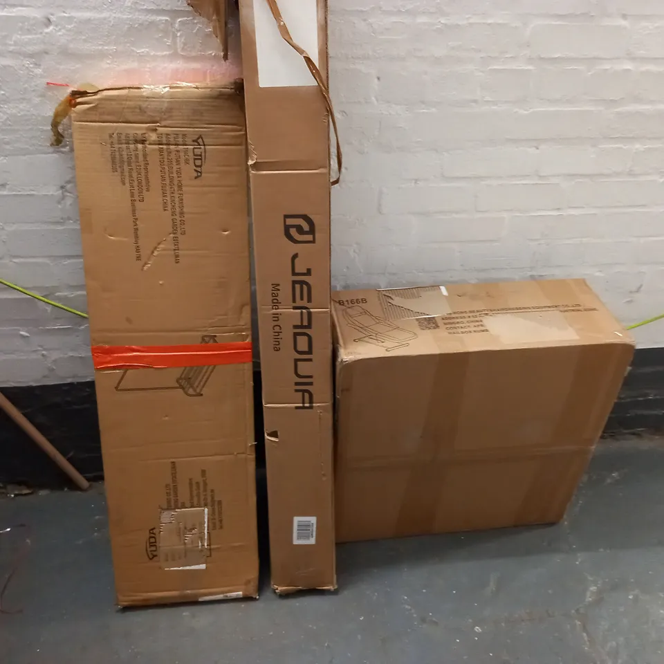 CAGE OF ASSORTED ITEMS TO INCLUDE PARASOL, GREY HEATED BLANKETS, VARIOUS LIQUIDS AND STORAGE CRATES AND 2022 FAMILY PLANNERS - COLLECTION ONLY