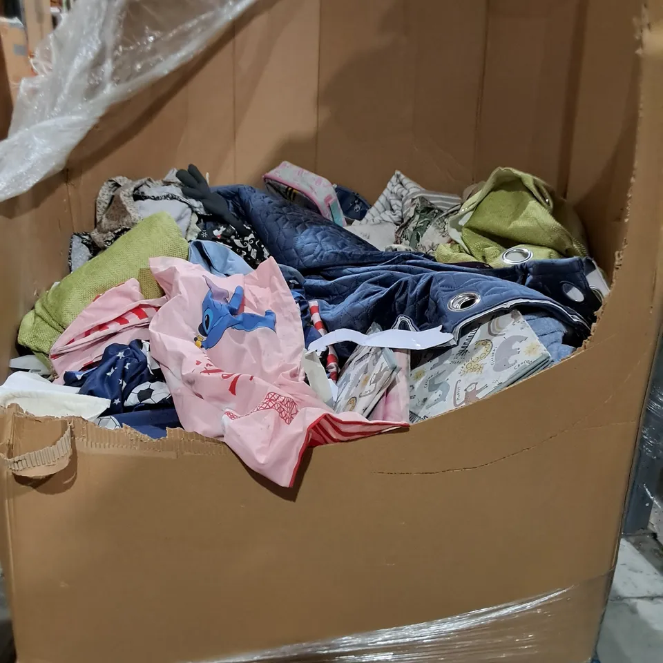 PALLET OF ASSORTED BEDDING AND HOME FABRIC ITEMS TO INCLUDE DUVETS,CURTAINS AND STORAGE CUBES