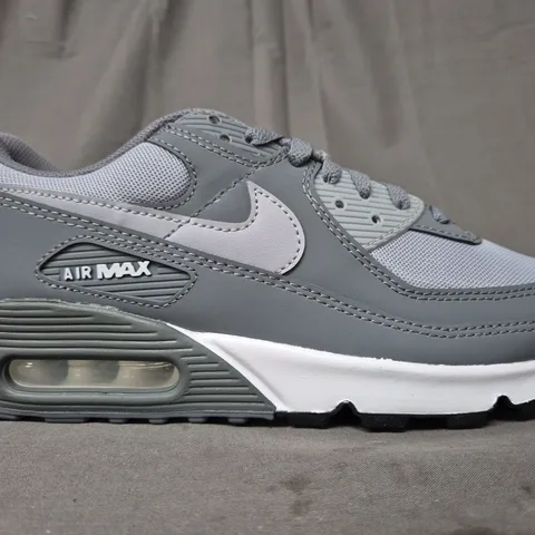 BOXED PAIR OF NIKE AIR MAX 90 SHOES IN GREY UK SIZE 9.5