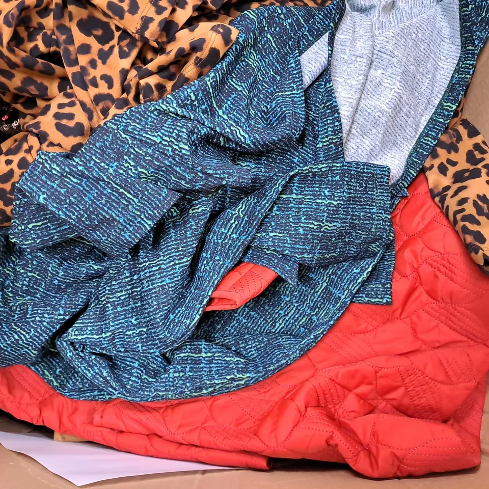 BOX OF APPROXIMATELY 10 ASSORTED CLOTHING ITEMS IN VARIOUS SIZES AND COLOURS 