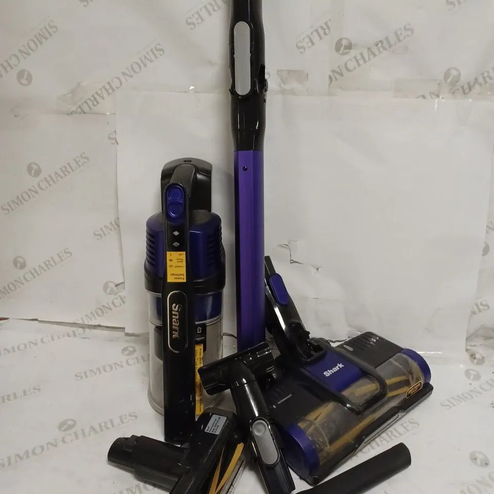 SHARK ANTI HAIR WRAP CORDLESS PET VACUUM CLEANER IZ202UKT