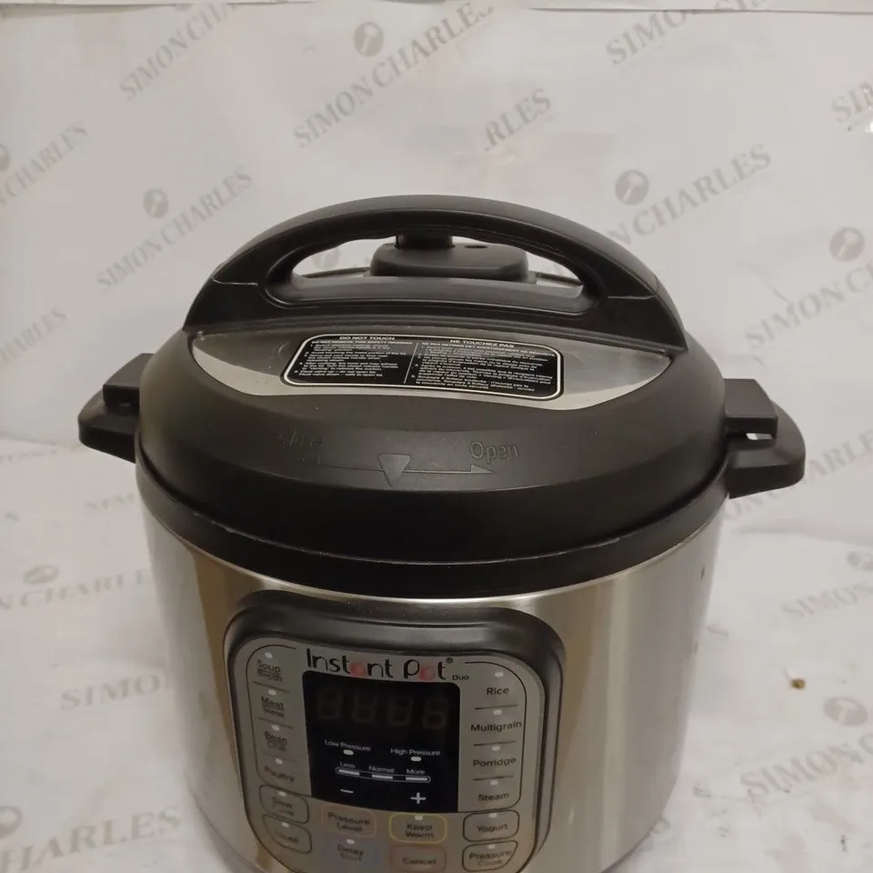 INSTANT POT ELECTRIC PRESSURE COOKER 