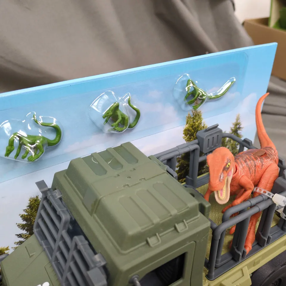 JURASSIC WORLD ISLA SORNA EXPEDITION PACK – LEGACY COLLECTION VEHICLE WITH DINOSAURS