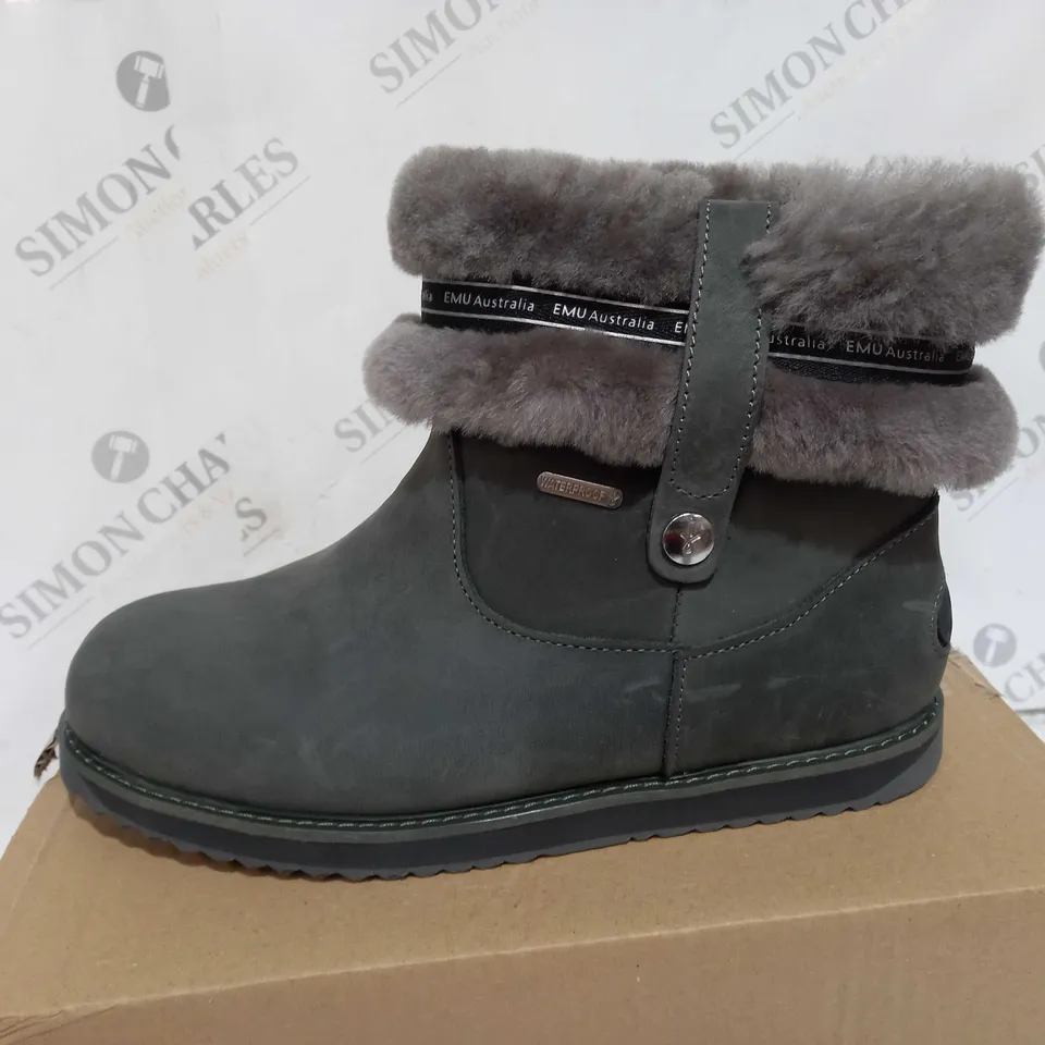 BOXED EMU ALL WEATHER SCOTT WATERPROOF SHEEPSKIN ANKLE BOOTS, DARK GREY - SIZE 7