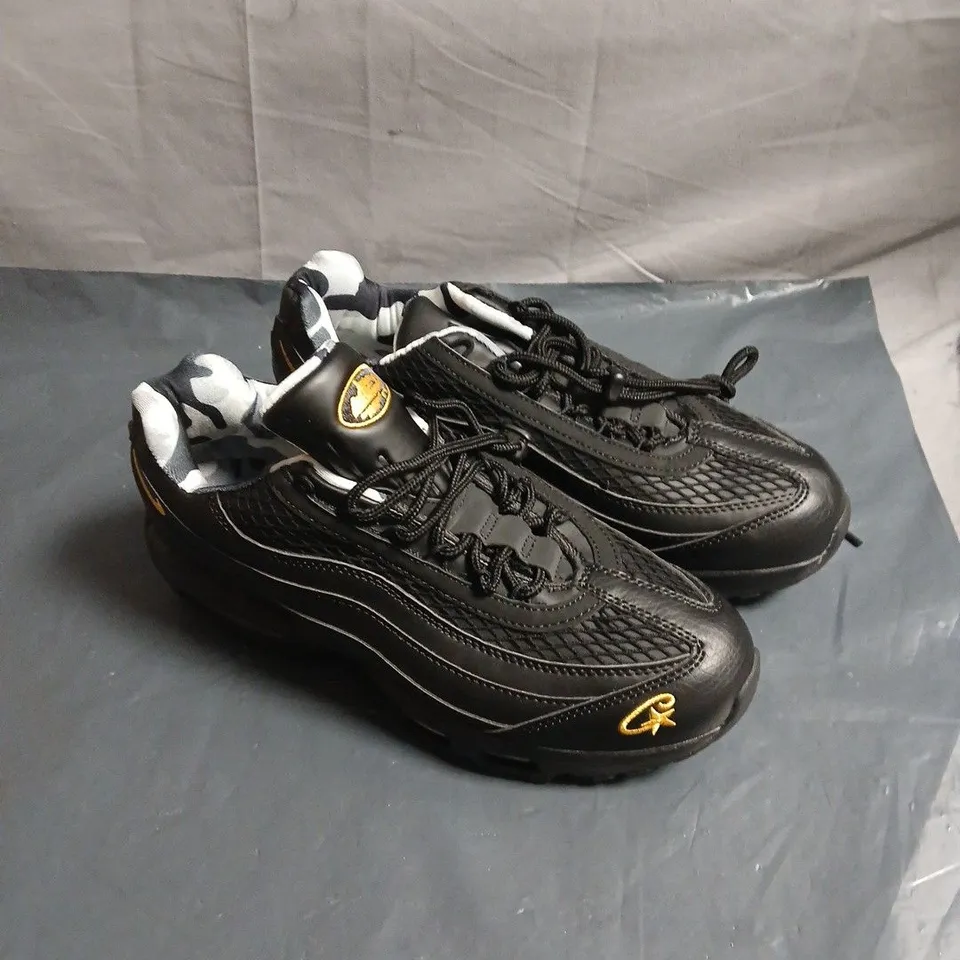 NIKE AIR MEN'S BLACK TRAINERS WITH GOLD LOGO SIZE 8.5