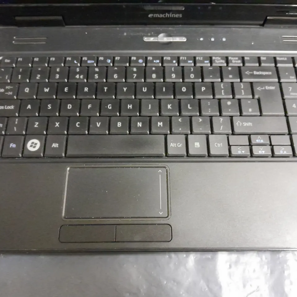 EMACHINES E525 LAPTOP