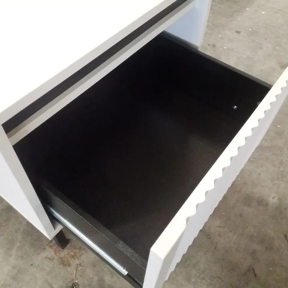 RIDGED BEDSIDE TABLE - COTTON