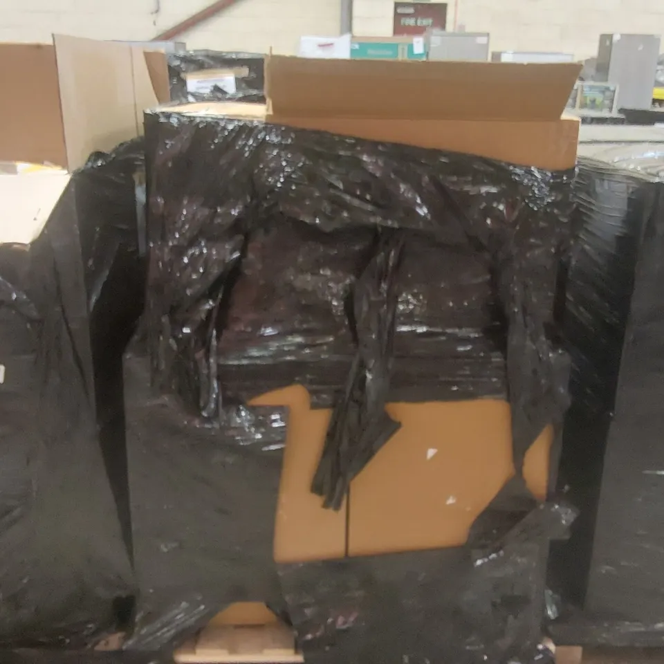 PALLET CONTAINING A VERY LARGE QUANTITY OF BEE BASKETS ECT