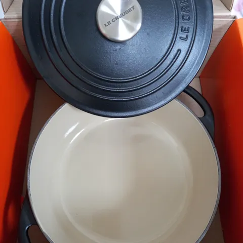 BOXED LE CREUSET CAST IRON 4.1L CASSEROLE DISH