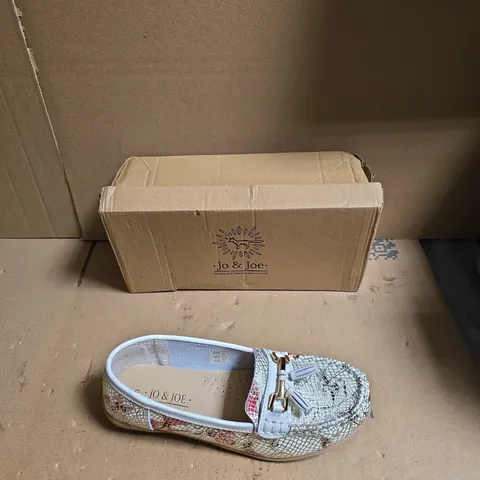 JO & JOE WOMEN'S PRINTED LEATHER-LOOK SLIP-ON LOAFERS – UK 6