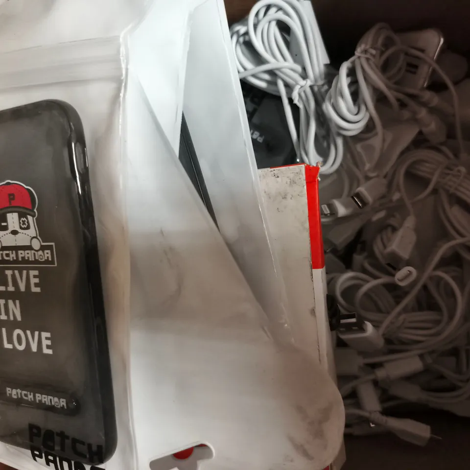 BOX OF APPROXIMATELY 15 ASSORTED HOUSEHOLD ITEMS TO INCLUDE USB CABLES, PHONE CASES, ETC