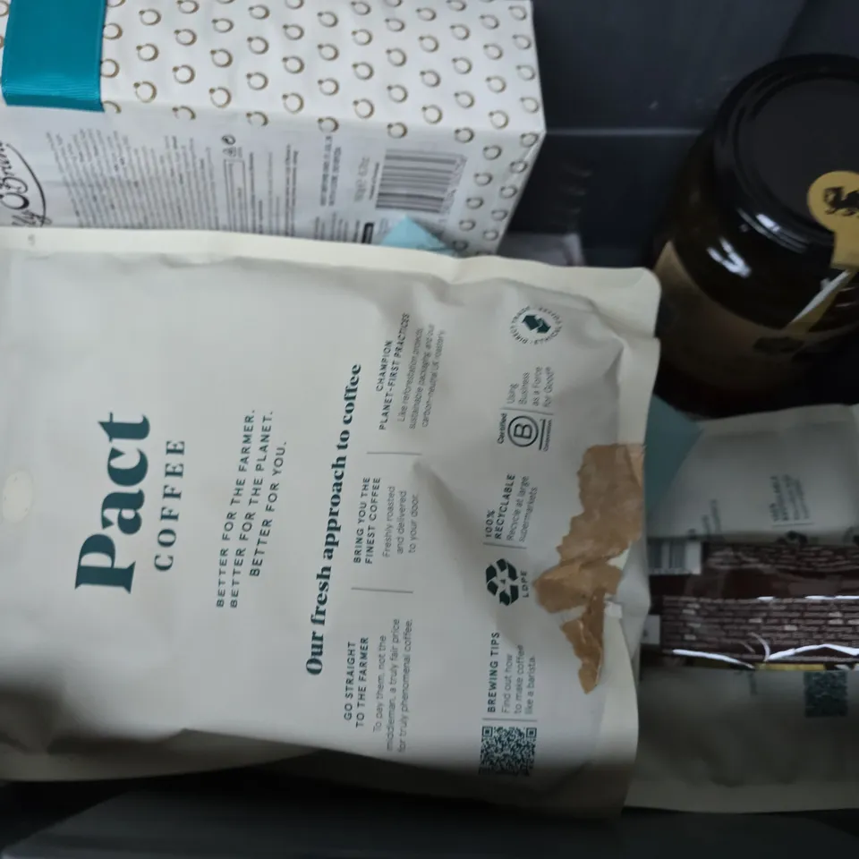 APPROXIMATELY 12 ASSORTED FOOD & DRINK ITEMS TO INCLUDE PURE WELSH HONEY, PACT COFFEE BOURBON CREAM FILTER, SA SALTED FUDGE, ETC - COLLECTION ONLY