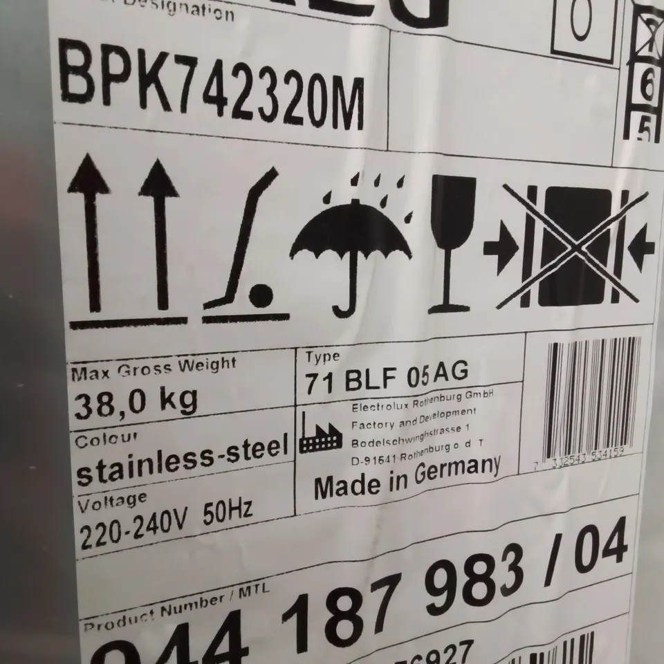 AEG INTEGRATED ASSISTED COOKING OVEN - STAINLESS STEEL Model BPK742320M RRP £542