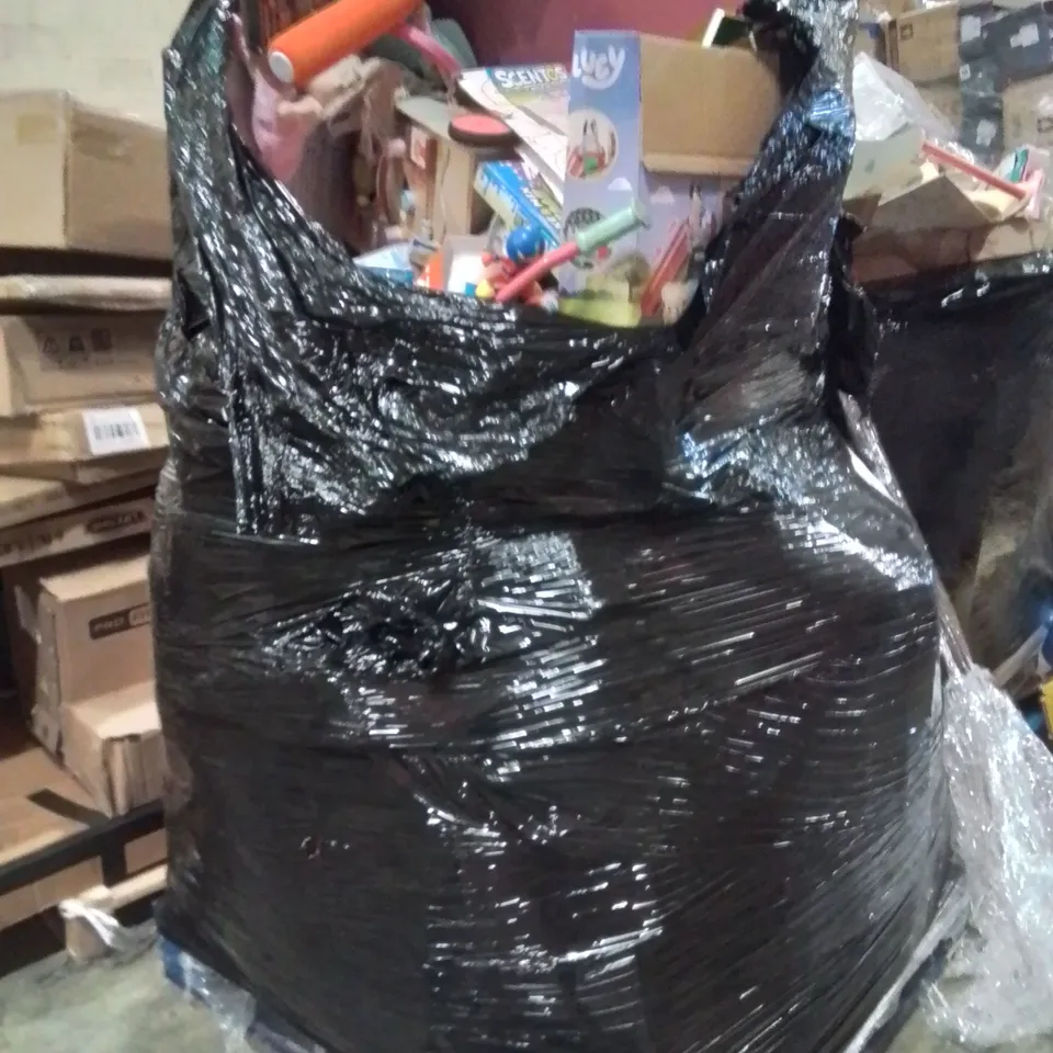 PALLET CONTAINING KIDS TOYS AND ACCESSORIES