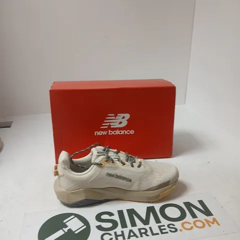 NEW BALANCE WNTR88D TRAINERS – GREY/BEIGE, UK 6.5 (US 8.5) – BOXED