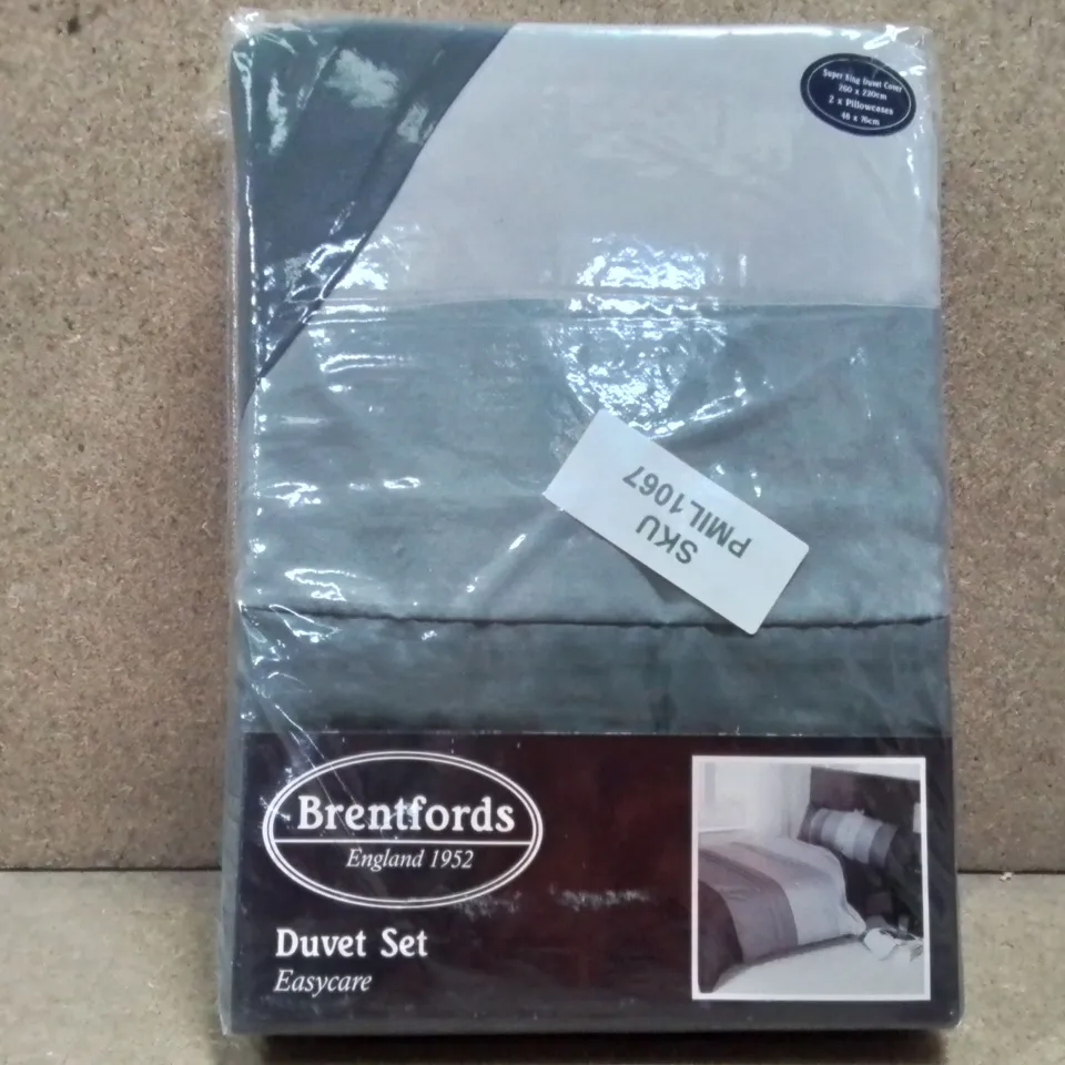BRAND NEW BRENTFORDS SUPER KING SIZE DUVET COVER SET - BLOCK GREY