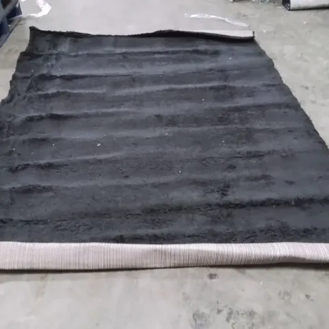 QUALITY DESIGNER AREA RUG - APPROXIMATELY 257X203