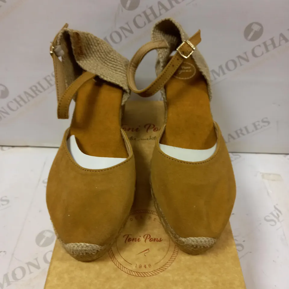 BOXED TONI PONS LLORET SIZE 38