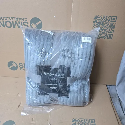 SIMPLY STYLISH COLLECTION LUXURIOUS PLUSH THROW – GREY, 140 X 180 CM