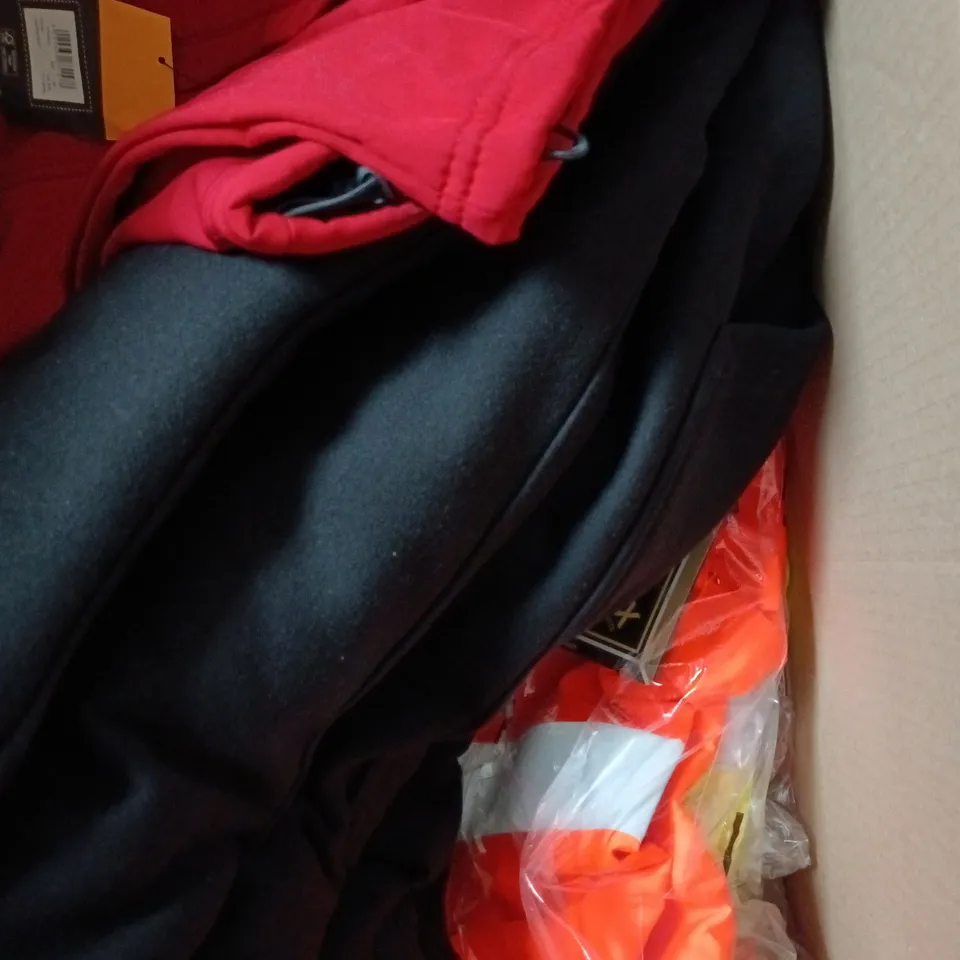 APPROX 8 ASSORTED CLOTHING ITEMS TO INCLUDE JUMPERS, JACKETS AND HI-VISIBLITY WEAR, ETC 