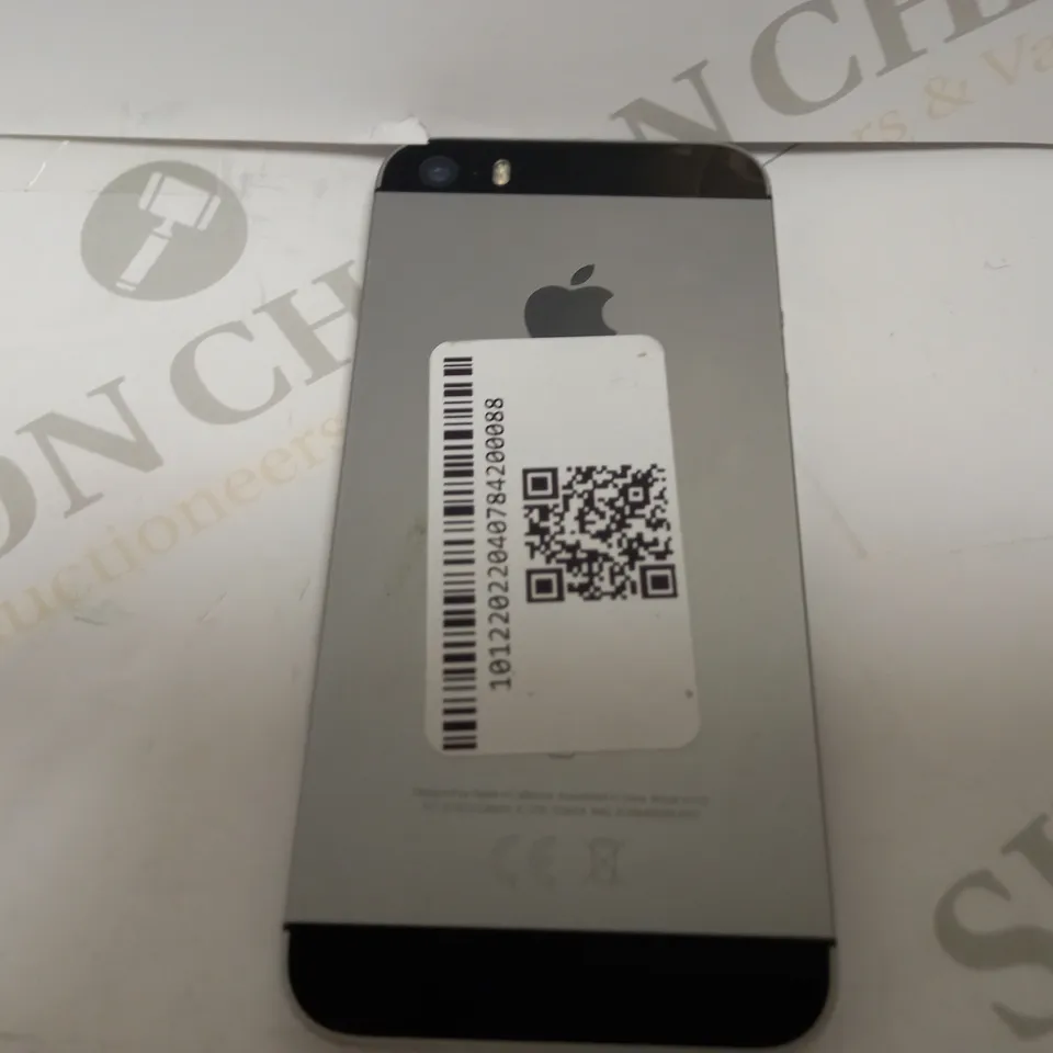 APPLE IPHONE SE (1ST GENERATION) - SILVER 