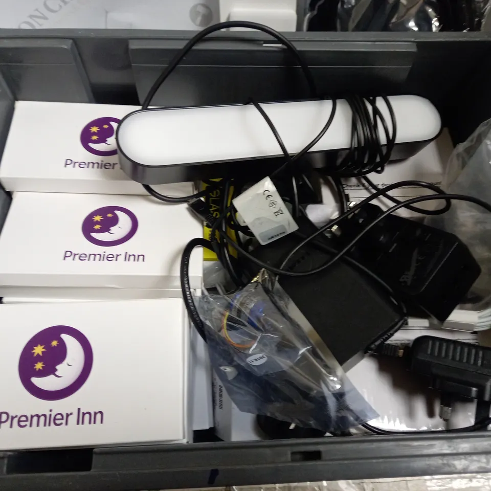 BOX OF APPROX 10 ITEMS INCLUDING WIRELESS MOUSE, ASSORTED CABLES AND POWER PACKS