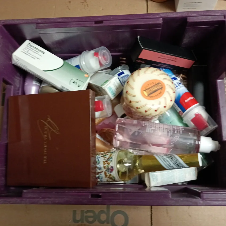 APPROXIMATEY 20 ASSORTED HEALTH AND BEAUTY PRODUCTS TO INCLUDE MEDICUBE ZERO PORE PAD MILD, LACURA PURPLE SHAMPOO, REDKEN ALL SOFT CONDITIONER ETC 