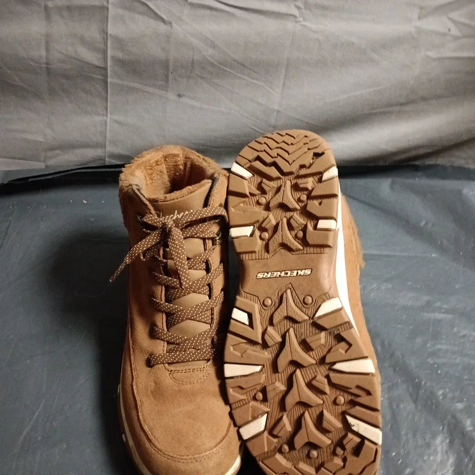 SKECHERS BROWN SUEDE HIKING BOOTS – ANKLE-HIGH WITH FAUX FUR COLLAR  - SIZE UK 7