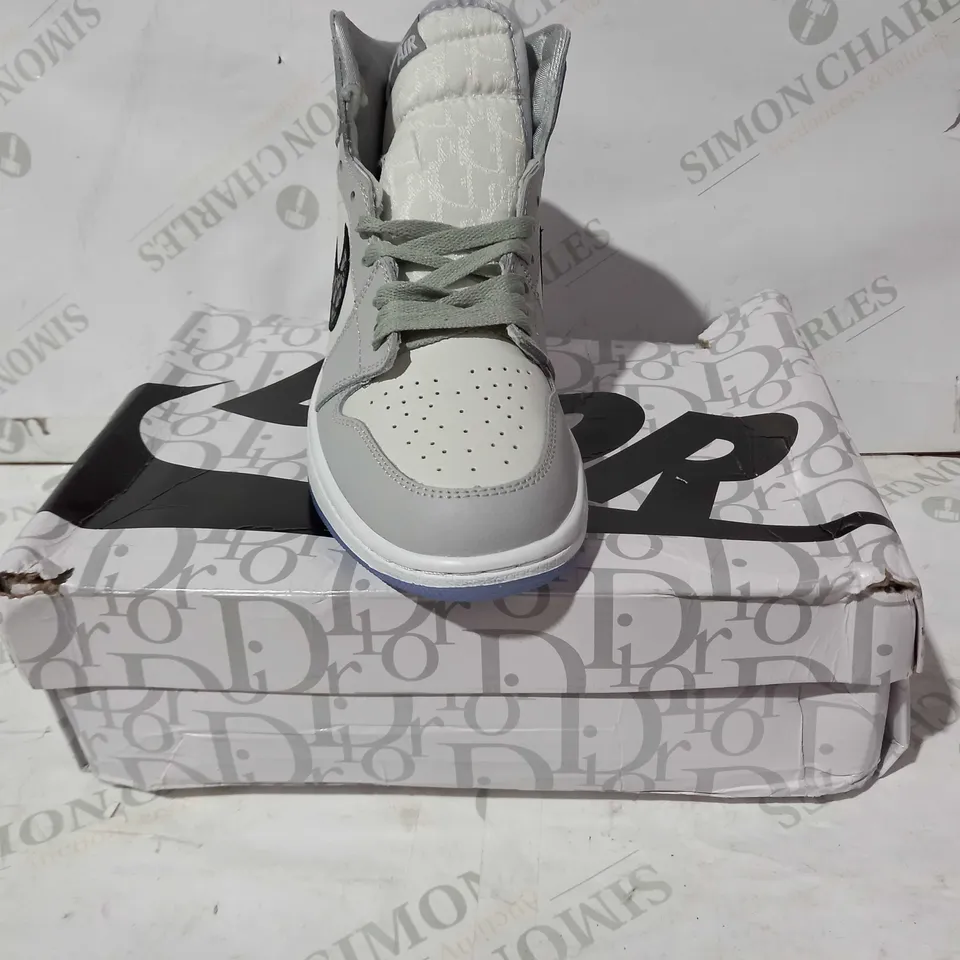 BOXED PAIR OF NIKE AIR DIOR SHOES IN GREY/CREAM UK SIZE 6.5