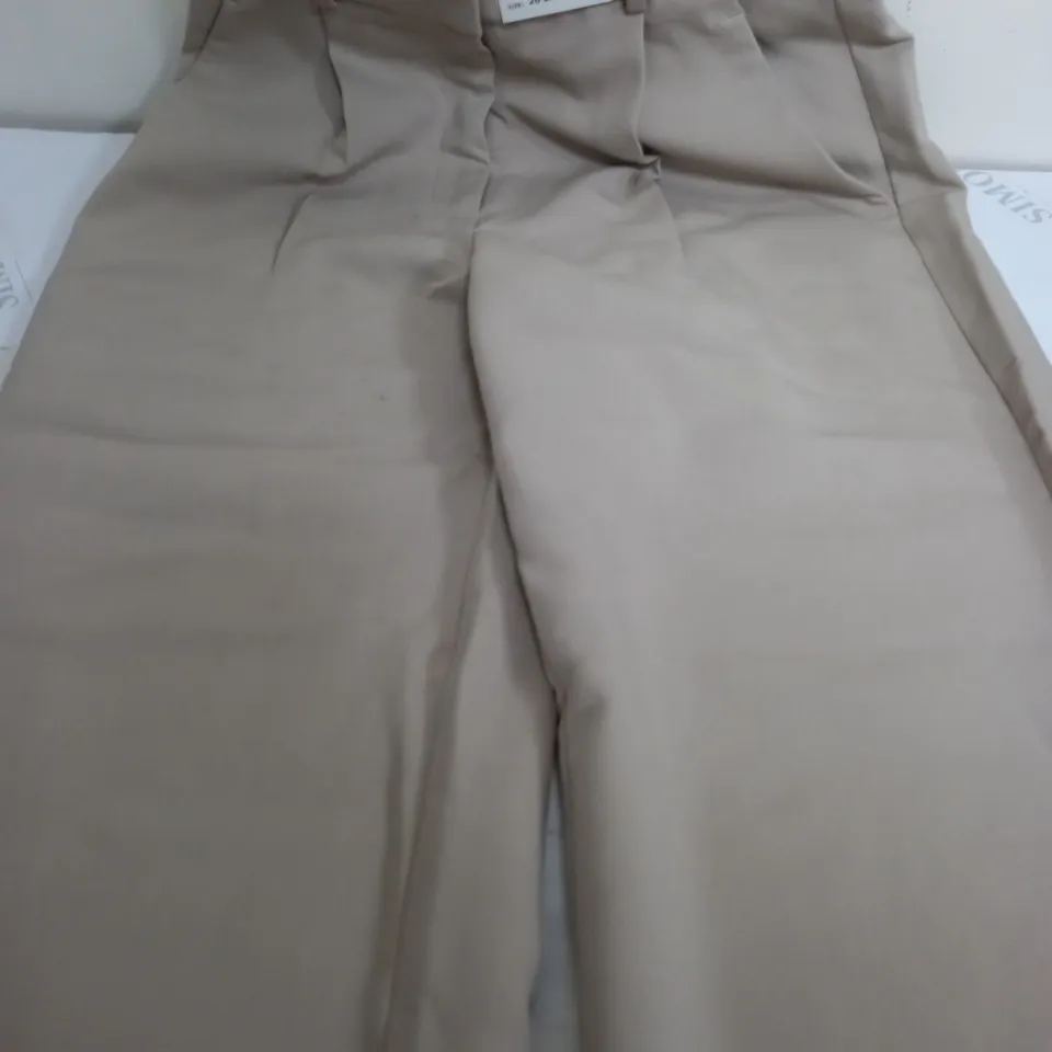 ABERCROMBIE & FITCH ULTRA HIGH RISE RELAXED STRAIGHT PANTS IN CREAM - 26 2L