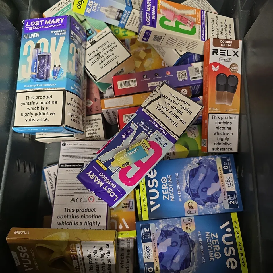 TOTE OF APPROXIMATEY 20 ASSORTED E-CIGARETTES AND ACCESSORIES TO INCLUDE - LOST MARY - PIXL - HAYATI - ETC