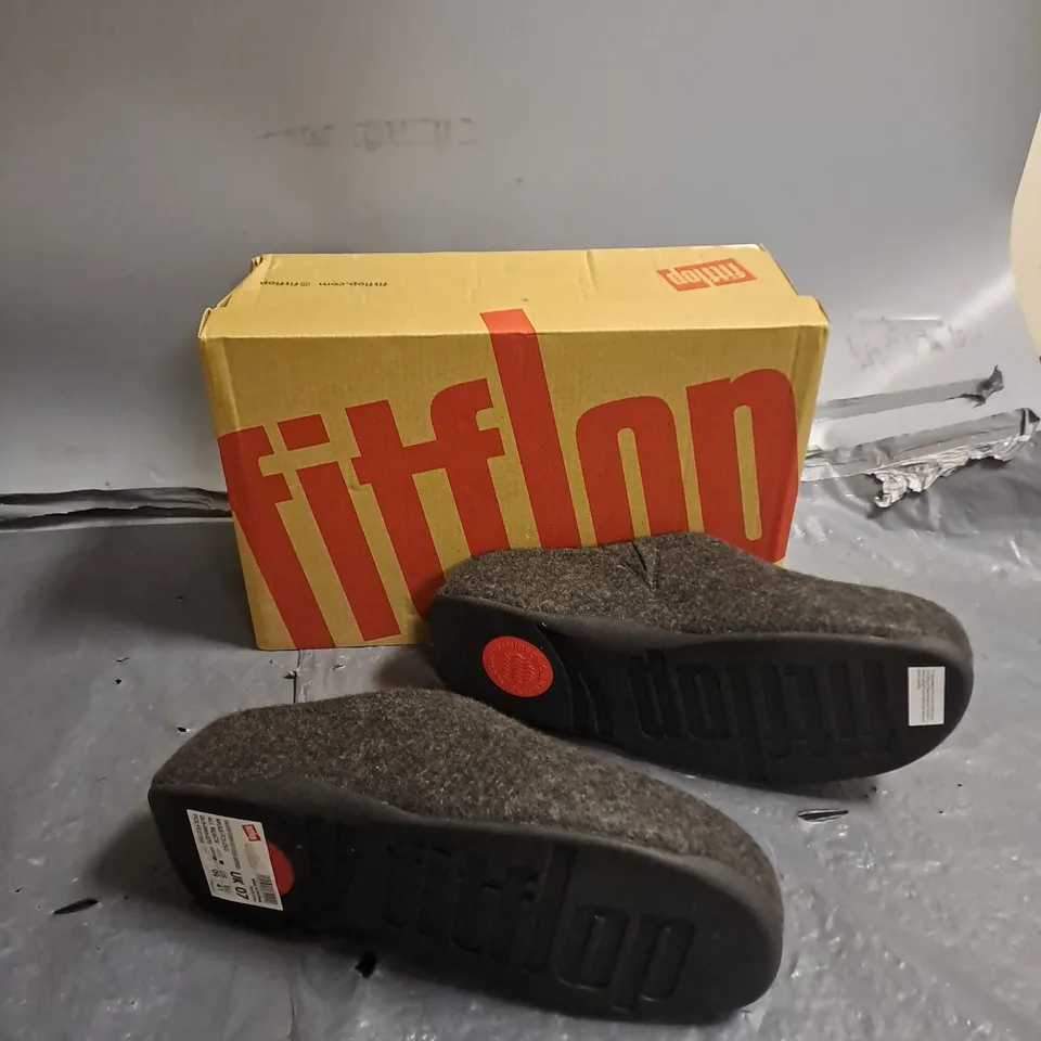 BOXED PAIR OF FITFLOP CUSHY FELT CLOG SLIPPERS BLACK UK 7