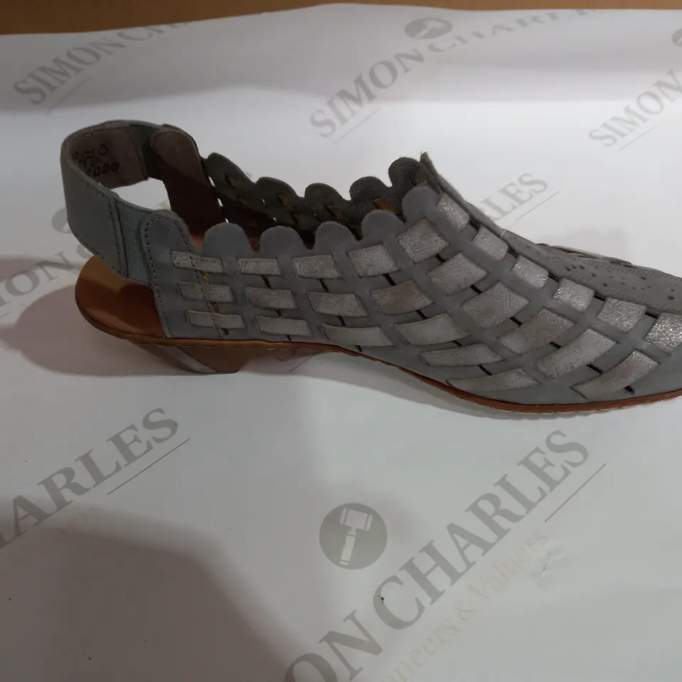 RIEKER GREY SANDAL SIZE 6.5