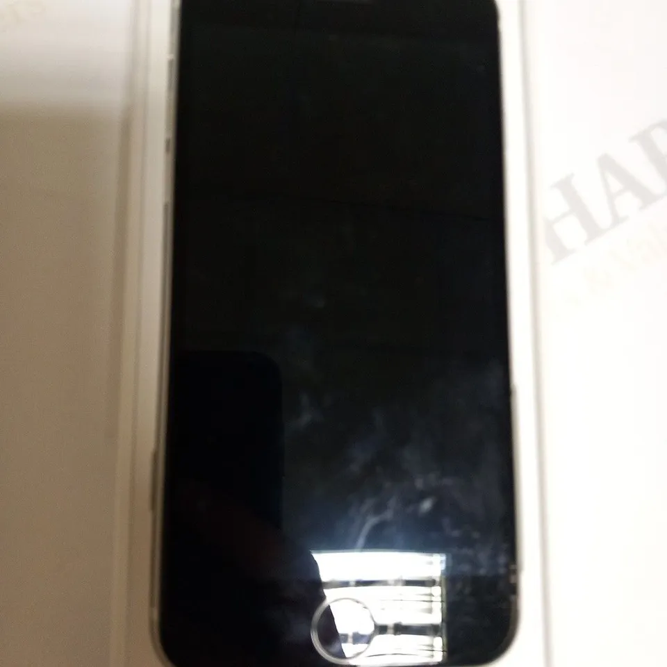 BOXED APPLE IPHONE SE MOBILE PHONE
