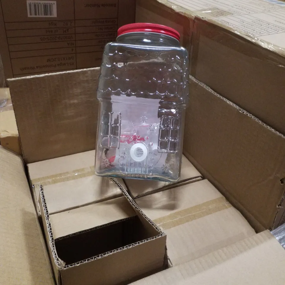 PALLET CONTAINING ASSORTED CHRISTMAS DECORATIONS INCLUDING GINGERBREAD GLASS DISPENSERS, FELT STAR AND STOCKINGS, COOKIE CUTTERS, DIY MINI CROSS STITCH & HANGING MACHE DECORATIONS