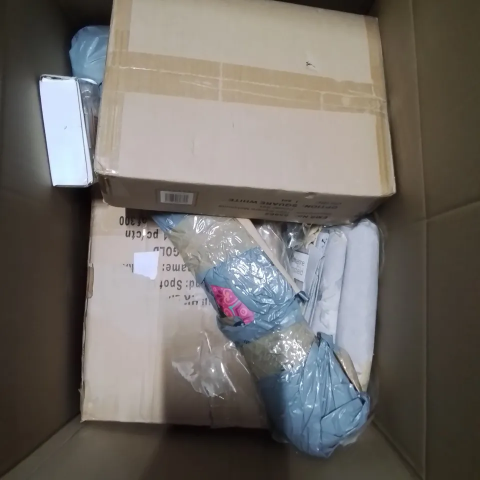 BOX OF APPROXIMATELY 10 ASSORTED ITEMS TO INCLUDE- TOWEL MAGNETIC DISHCLOTH HOLDER - FLORAL CUSHION - EYELET CURTAINS ETC