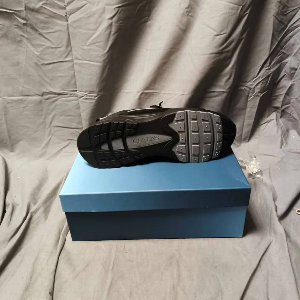 BOXED PAIR OF MEN'S CLEEN'S SHOES- SIZE 12.5