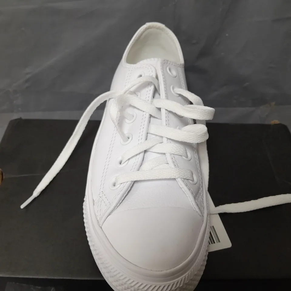 BOXED CONVERSE LEATHER OX TRAINERS IN WHITE - UK 5