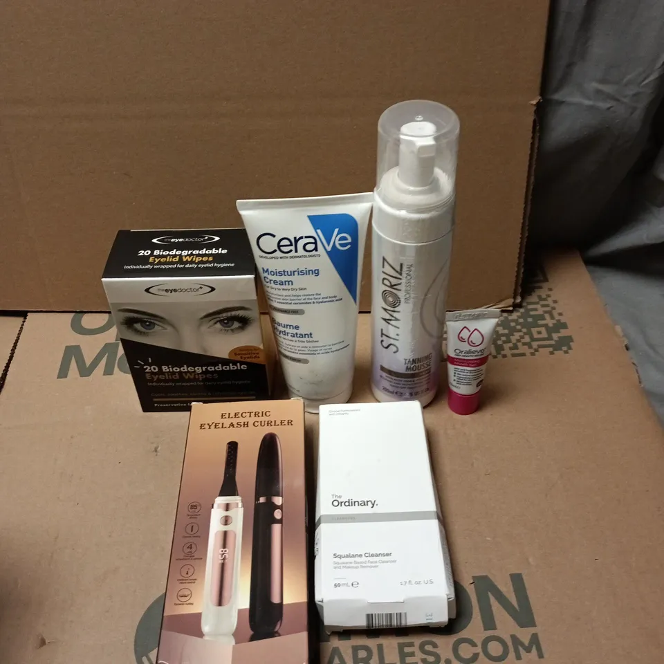 APPROXIMATEY 20 ASSORTED HEALTH AND BEAUTY PRODUCTS TO INCLUDE - CERAVE MOISTURISING CREAM - ELECTRIC EYELASH CURLER AND ST MORITZ TANNING MOUSSE
