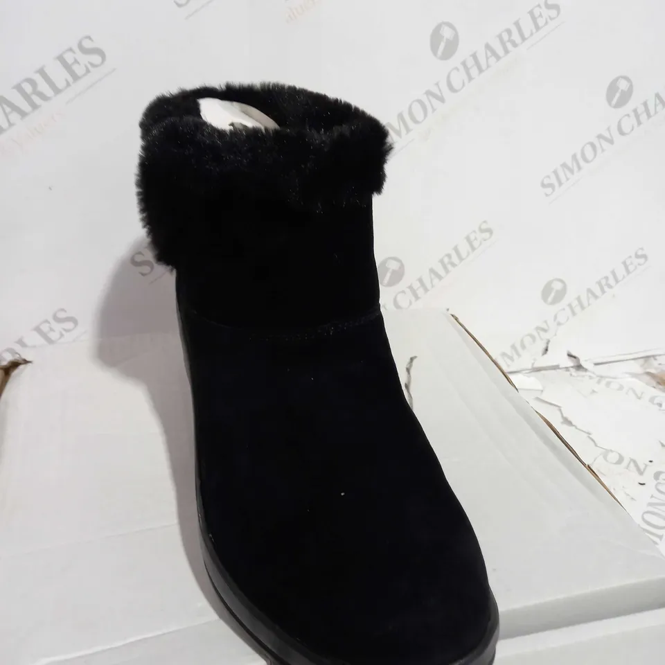 SKECHERS BLACK WEDGE BOOTS - SIZE 5.5