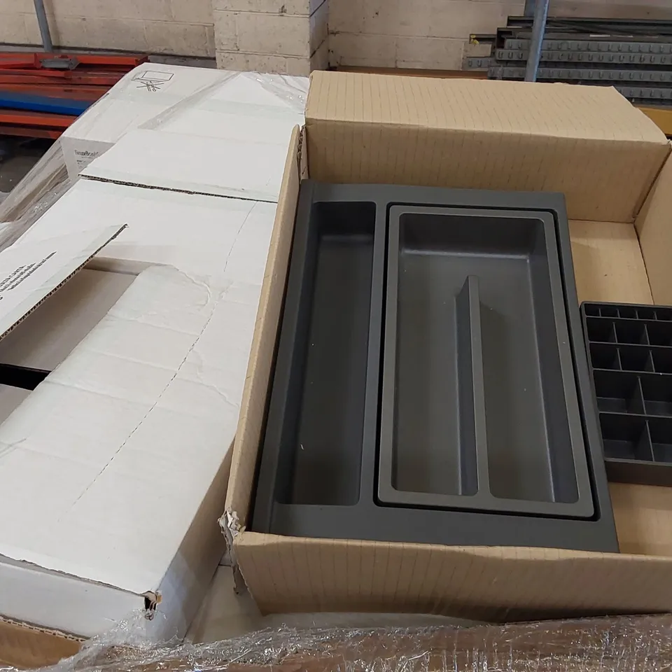 PALLET OF APPROXIMATELY 70x BATHSTORE HOUSE BEAUTIFUL 600MM PLASTIC DRAWER INSERTS 