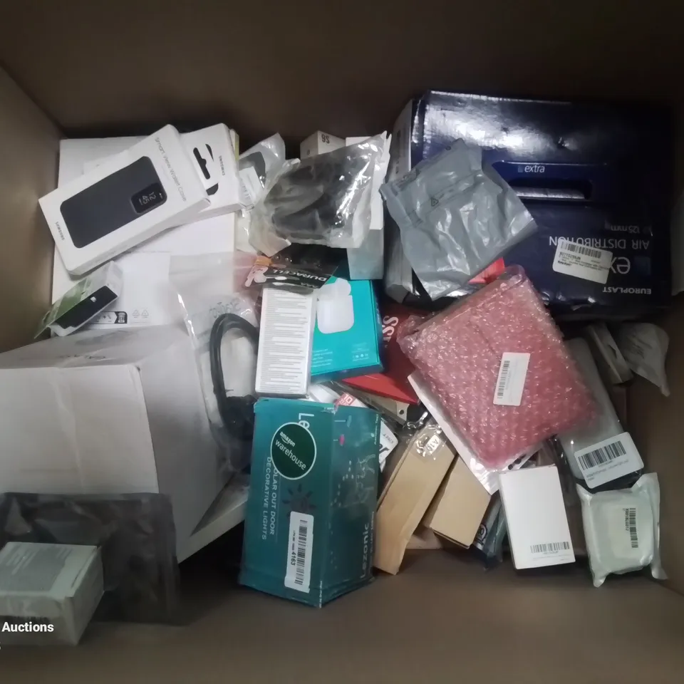 BOX CONTAINING LARGE AMOUNT OF MIXED ELECTRICAL ITEMS, PHONE ACCESSORIES ETC